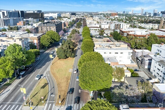 Building Photo - La Peer Apartments