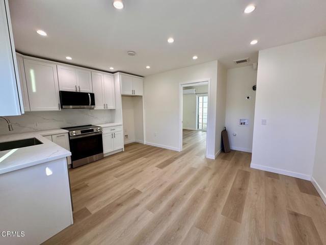 Building Photo - 17451 Keswick St