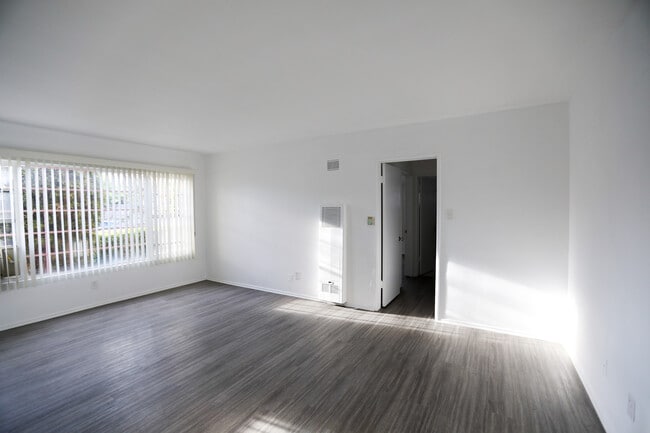 Photo - 260 S Sycamore Ave Unit 31