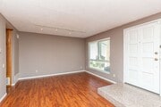Photo - **LOOK NO FURTHER 3 BEDROOM TOWNHOME W/LAU...