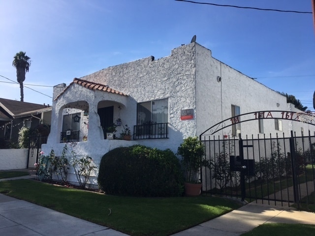 Vintage 1 Bedroom, 1 Bath Bungalow - Vintage 1 Bedroom, 1 Bath Bungalow Apartment Unit 757 Belmont Avenue #A