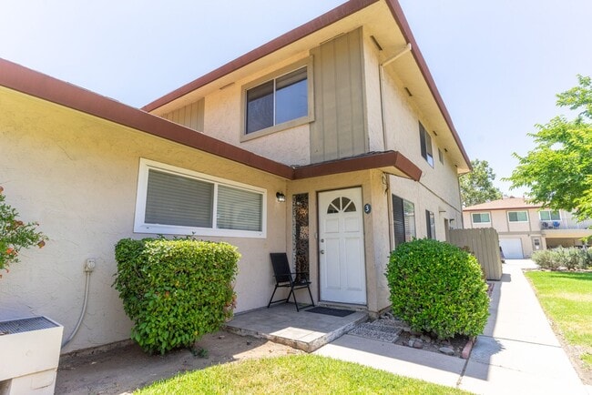 Building Photo - Beautiful 2 Bedroom Condo in Santee Unit 3