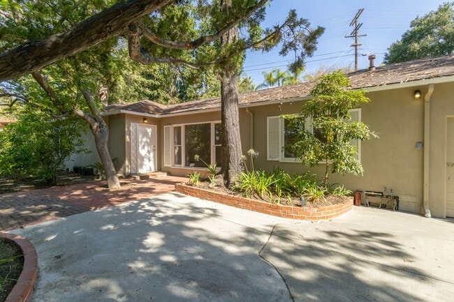 Building Photo - 1425 Brixton Rd