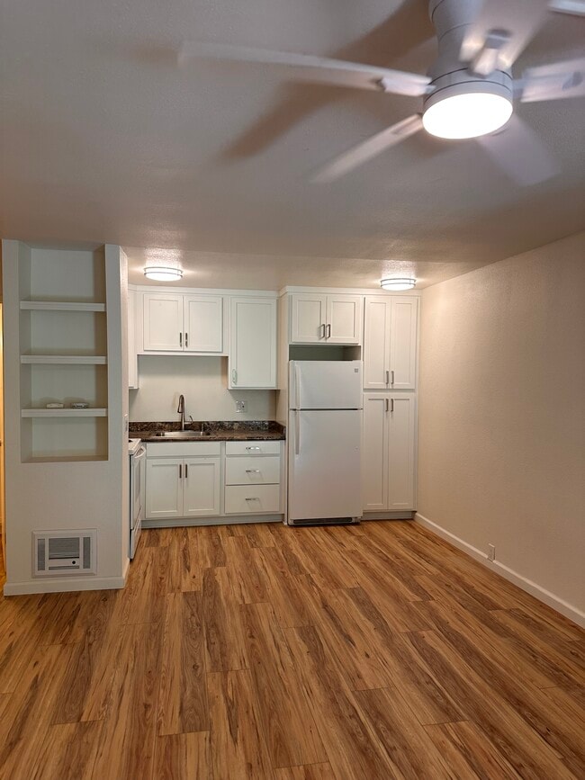 Building Photo - 6394 Rancho Mission Rd Unit 107