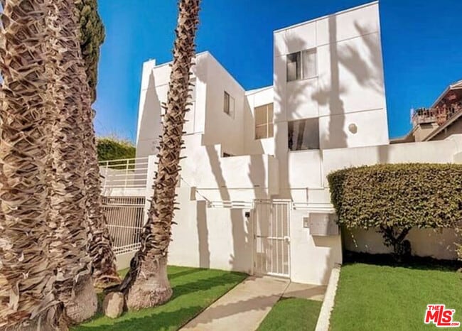 Building Photo - 1823 20th St Unit 102