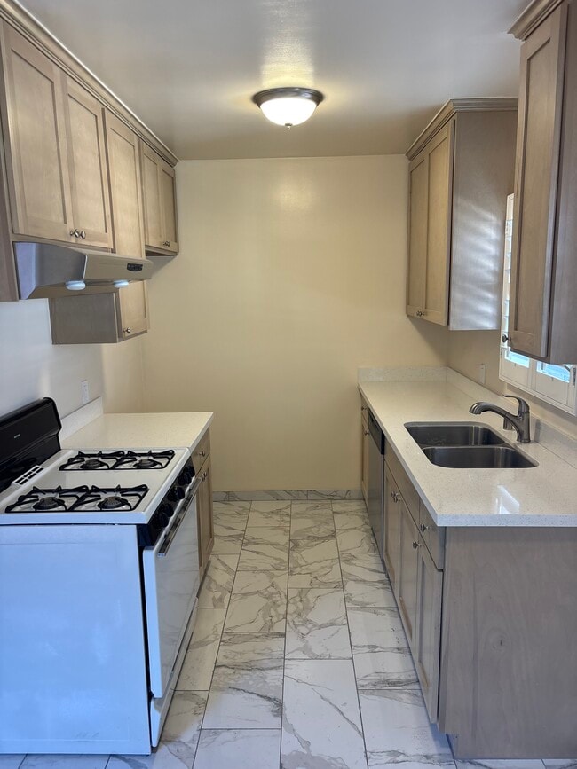 Kitchen - 16413 S Dalton Ave Unit C