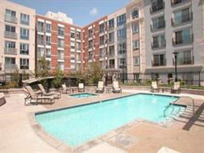 Building Photo - Gaslamp City Square Condo  2 bed 2 bath, t... Unit 705