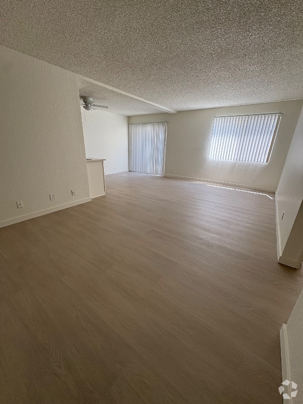 Building Photo - 6925 Haskell Ave Rental