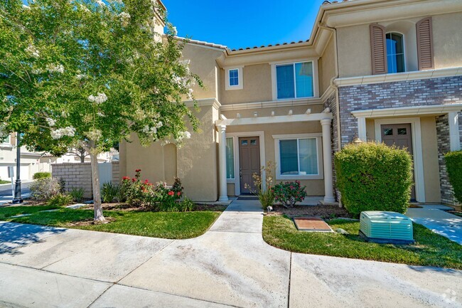 Building Photo - West Creek 3 Bedroom Townhome for Rent in ...