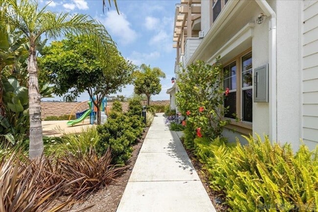 Photo - Available Now! Tri-Level 3 Bedroom 3.5 Bath Townhome!!