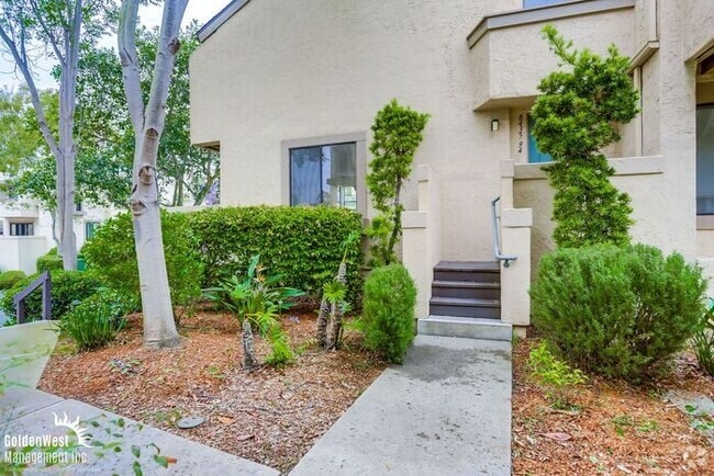 Building Photo - Newly Renovated 2Bdm 1.5Ba Townhome in La ...