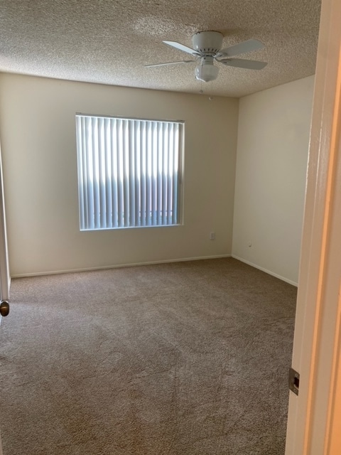 All bedrooms have carpet and a ceiling fan Nice and cozy - Lake Murray Villa