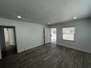 Photo - ANDERSON 14101 1/2 Unit 14101 1/2