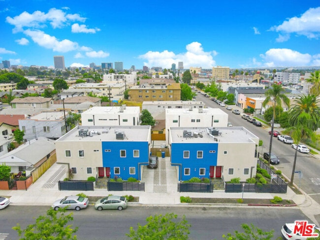 Building Photo - 4710 W Maplewood Ave