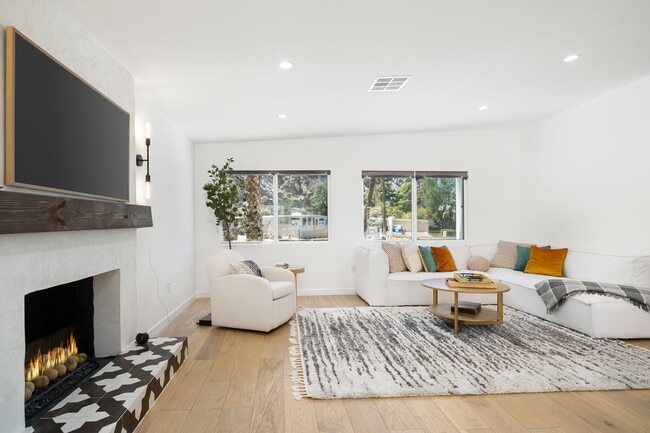 Photo - 77110 Desi Dr