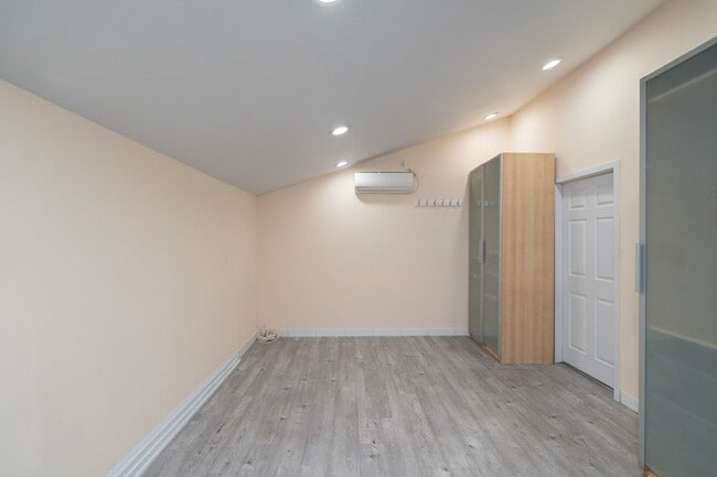 Photo - 1208Nant Unit 1208 1/2