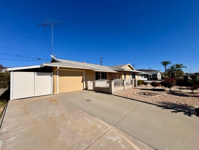 Photo - 55+ 2 bedroom 2 bathroom Sun City home for LEASE!
