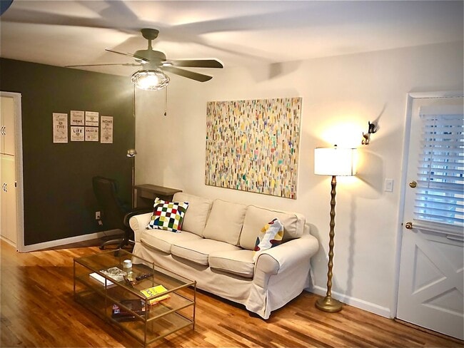 Building Photo - 12423-25 Chandler Blvd Unit 12425