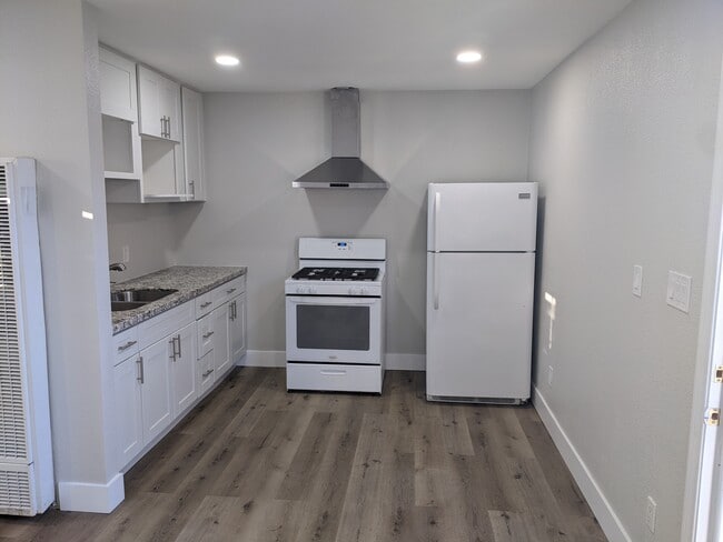 Building Photo - 3318 W 157th St Unit Backhouse