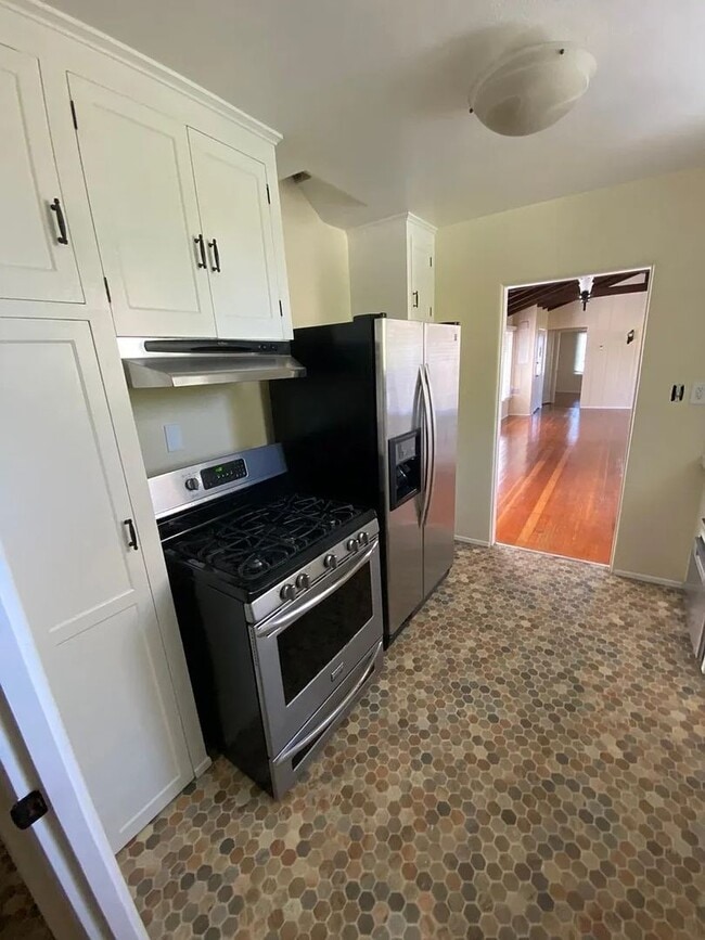 Photo - Spacious Studio aand 1-bedroom Apartments in Mission Hills – Prime Location! Unit 1626 A