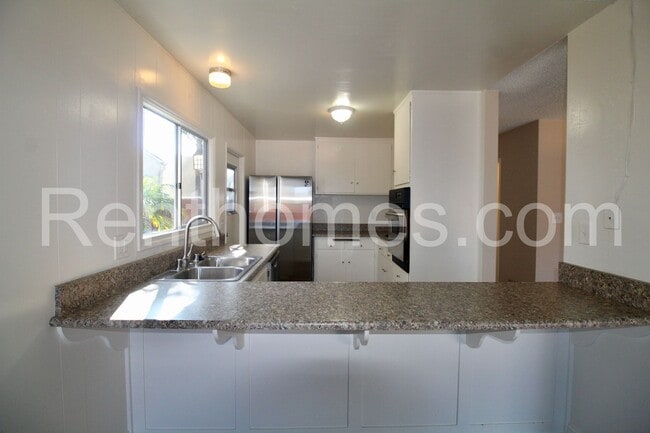 Photo - 2029 Goshawk St