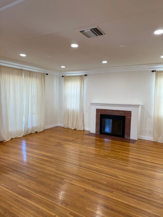 Photo - Charming 3 bedroom, 2 bathroom Traditional home in the highly desirable Rancho Park / West Los An...