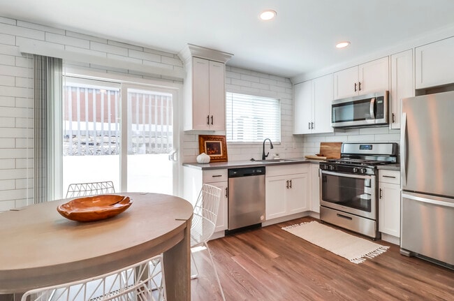 Building Photo - The Waverly Cottages