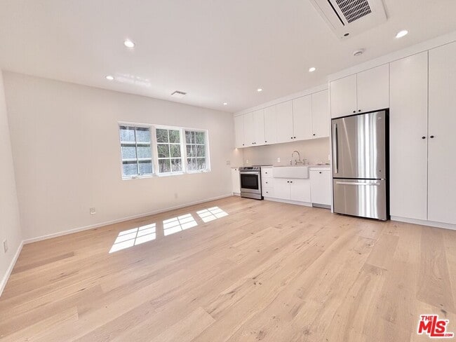 Photo - 1979 N Kenmore Ave