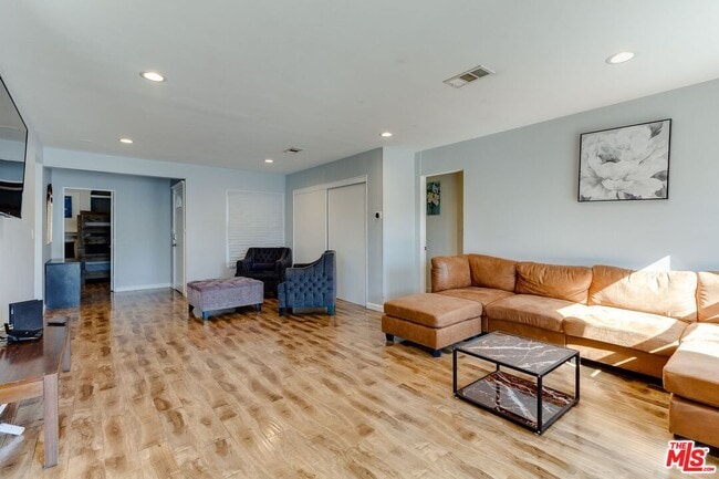 Photo - 7858 Jamieson Ave