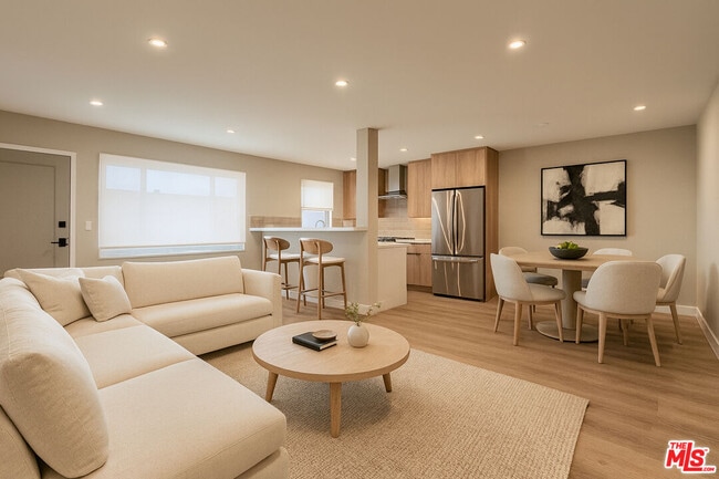 Building Photo - 1307 Tamarind Ave Unit 3