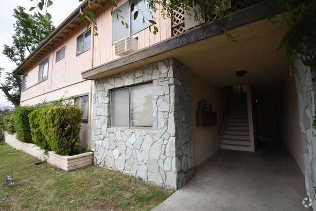 Building Photo - 6245 Cahuenga Blvd Unit 03 Rental