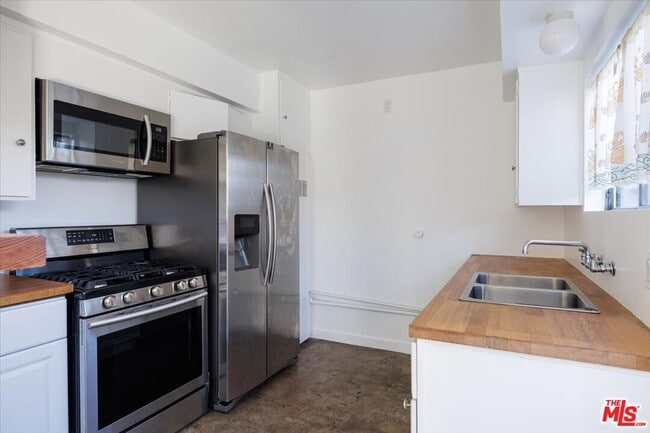 Photo - 3171 Silver Lake Blvd