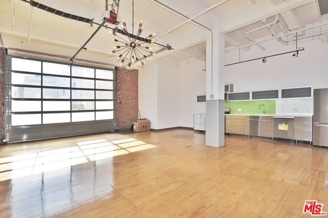 Building Photo - 1850 Industrial St Unit 111