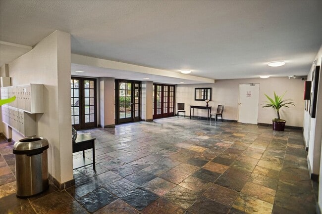 Photo - 1339 N Columbus Ave