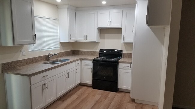 Kitchen overlooks back patio - 768 Freeman Ave