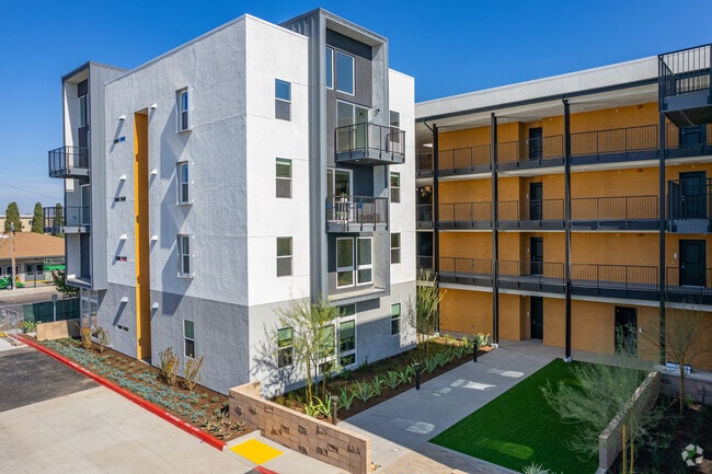 Courtyard - Azul Chula Vista