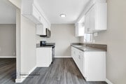 Photo - Raymond Court Apartments