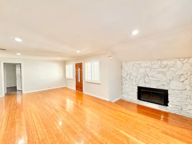 Photo - 110 Catalina St Apartment Unit 1