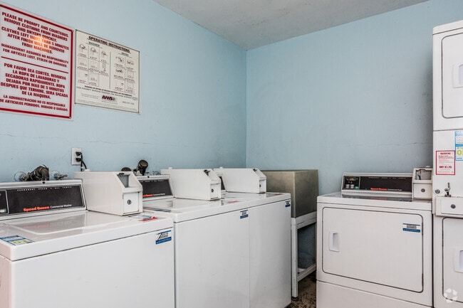 Laundry Facilities - Ridgewood Apartments