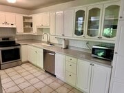 Kitchen - 440 Veteran Ave Unit 407