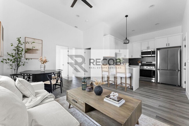 Building Photo - 2722 Nye St Unit 5