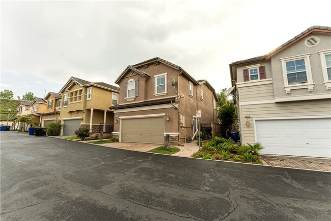 Building Photo - 28225 Clementine Dr Rental