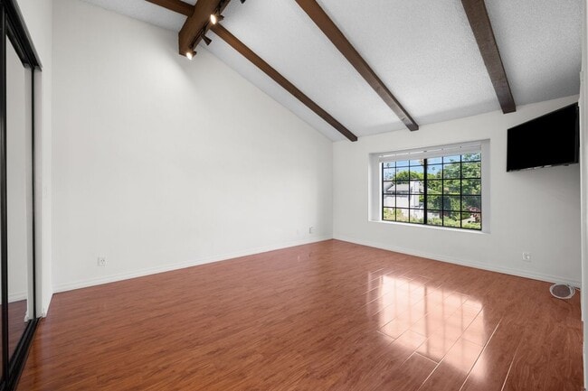 Photo - 7100 Balboa Blvd