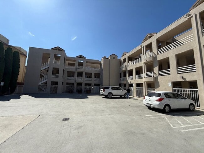 Photo - PENTHOUSE-STYLE UNIT IN SIGNAL HILL w/180... Unit 303