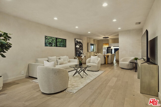 Photo - 8716 Ashcroft Ave