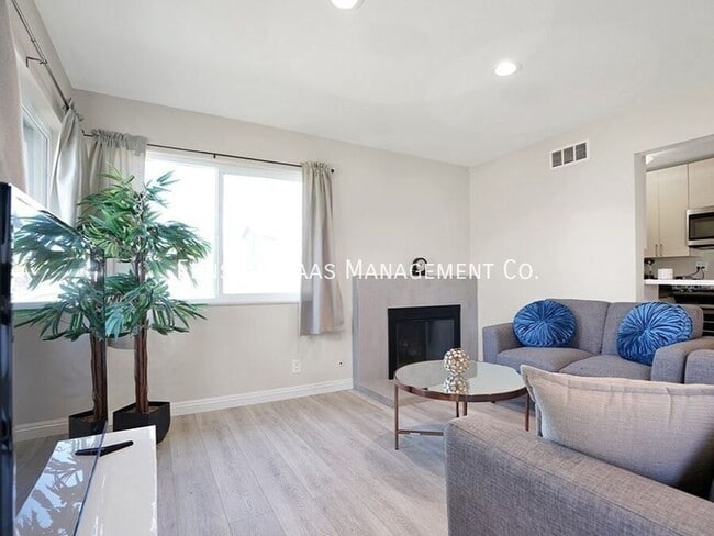 Photo - 17071 Oak Ln Unit C