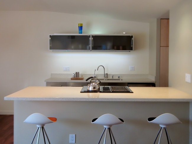 Building Photo - 622 S Barrington Ave Unit 103