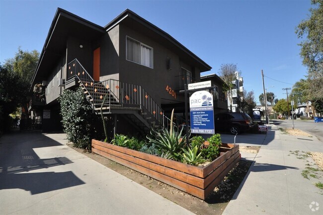 Building Photo - 4201 Arch Dr Unit 01 Rental