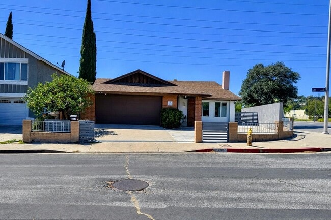 Photo - 11493 Lev Ave