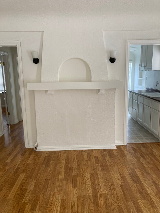 Photo - 934 W 9th St Unit 934 W. 9th St.